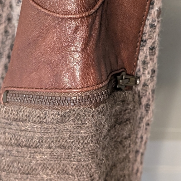 Patrick Assaraf Men's XL wool and leather brown sweater with zip on arm - Picture 5 of 12